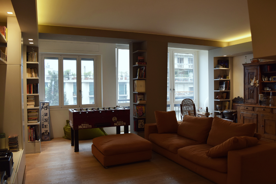 soggiorno, librerie ed illuminazione