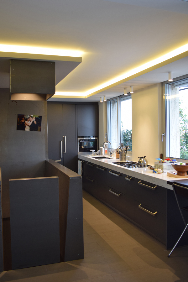 cucina ed elementi in ferro della scala